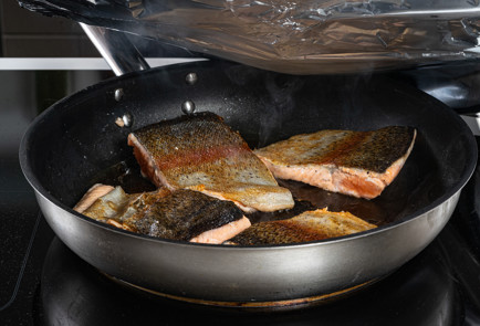 Фото шага рецепта Форель в сливочном соусе 191136 шаг 5  