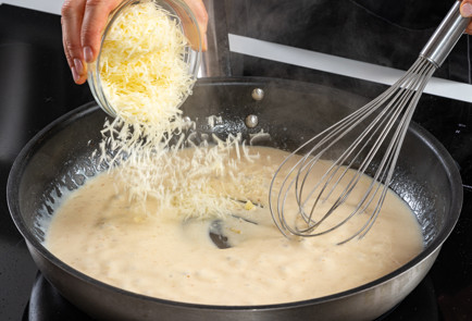 Фото шага рецепта Форель в сливочном соусе 191136 шаг 8  