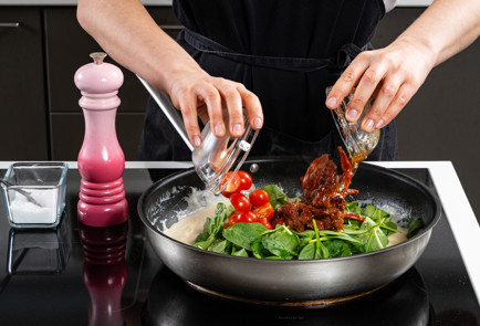 Фото шага рецепта Форель в сливочном соусе 191136 шаг 9  