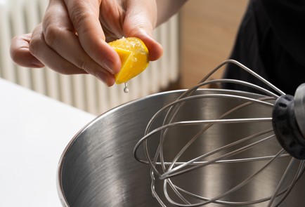 Фото шага рецепта Французская меренга 140115 шаг 1  