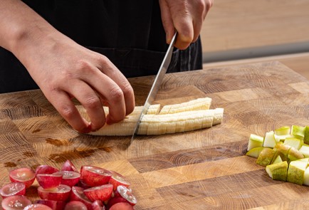 Фото шага рецепта Французские гренки с фруктами 187920 шаг 2  