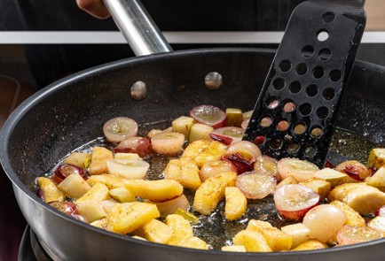 Фото шага рецепта Французские гренки с фруктами 187920 шаг 3  