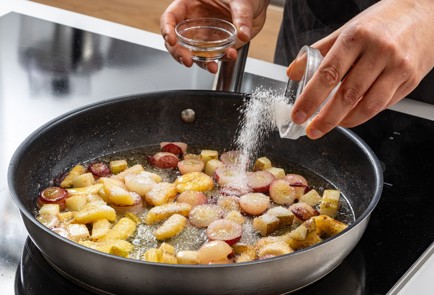 Фото шага рецепта Французские гренки с фруктами 187920 шаг 4  