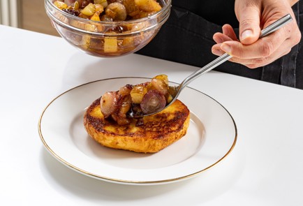 Фото шага рецепта Французские гренки с фруктами 187920 шаг 8  