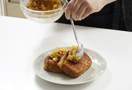 Фото шага рецепта Французские гренки с печеным яблоком 152988 шаг 10  