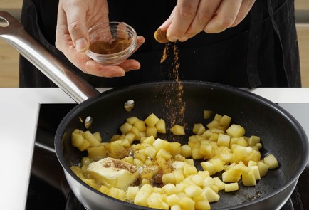 Фото шага рецепта Французские гренки с печеным яблоком 152988 шаг 5  