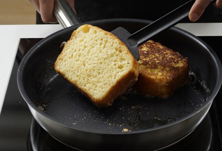 Фото шага рецепта Французские гренки с печеным яблоком 152988 шаг 9  