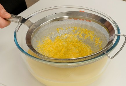 Фото шага рецепта Французский блинный торт с нутеллой и апельсиновой цедрой 114584 шаг 2  