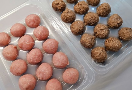 Фото шага рецепта Фрикадельки с овощами 191449 шаг 1  