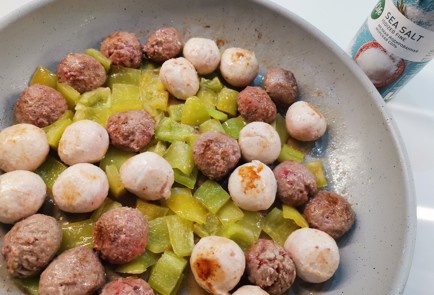 Фото шага рецепта Фрикадельки с овощами 191449 шаг 5  