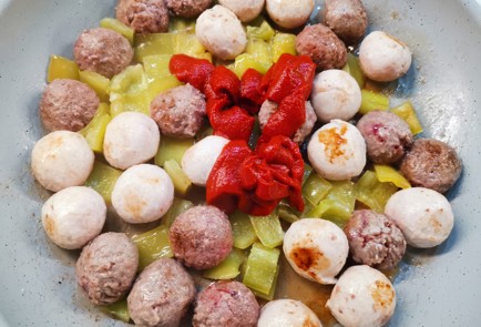 Фото шага рецепта Фрикадельки с овощами 191449 шаг 6  