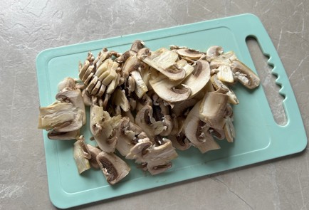 Фото шага рецепта Фрикадельки в сливочном соусе с грибами 189372 шаг 3  