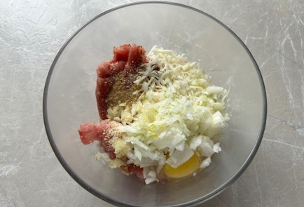 Фото шага рецепта Фрикадельки в сливочном соусе с грибами 189372 шаг 4  