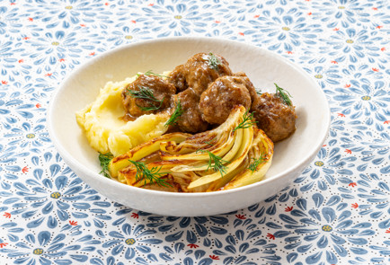 Фото шага рецепта Фрикадельки в яблочносливовом соусе с глазированным фенхелем 189958 шаг 15  