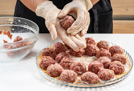 Фото шага рецепта Фрикадельки в яблочносливовом соусе с глазированным фенхелем 189958 шаг 9  