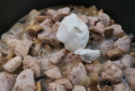 Фото шага рецепта Фрикасе с курицей и грибами 176191 шаг 10  