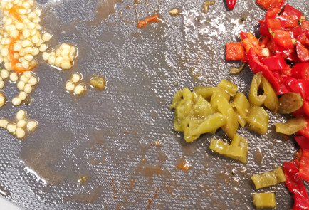 Фото шага рецепта Фритатта с брокколи и базиликом 151959 шаг 6  