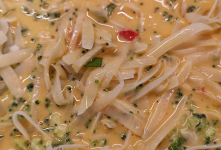 Фото шага рецепта Фритатта с брокколи и базиликом 151959 шаг 7  