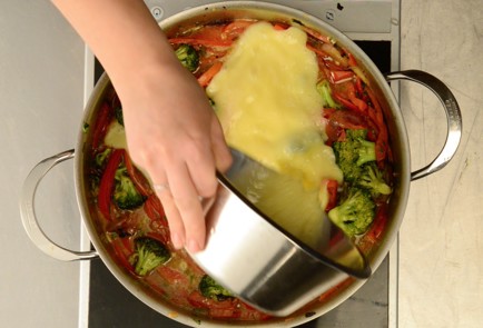 Фото шага рецепта Фриттата с брокколи и сладким перцем 17602 шаг 4  