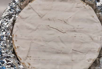 Фото шага рецепта Фруктовоягодный салат с камамбером и шпинатом 151708 шаг 5  