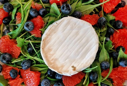 Фото шага рецепта Фруктовоягодный салат с камамбером 151371 шаг 11  