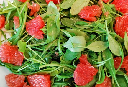 Фото шага рецепта Фруктовоягодный салат с камамбером 151371 шаг 9  