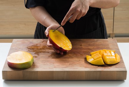 Фото шага рецепта Фруктовый салат с йогуртовой заправкой 152414 шаг 3