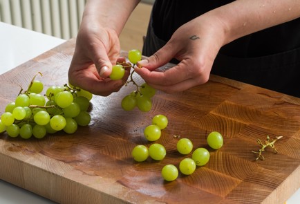 Фото шага рецепта Фруктовый салат с йогуртовой заправкой 152414 шаг 4