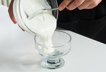 Фото шага рецепта Фруктовый салат с йогуртовой заправкой 152414 шаг 6