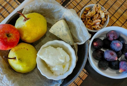 Фото шага рецепта Фрукты с сыром и орехами 174879 шаг 1  