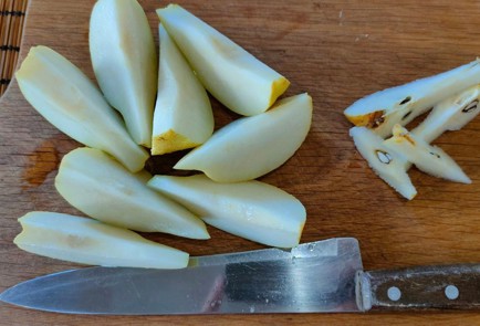 Фото шага рецепта Фрукты с сыром и орехами 174879 шаг 2  