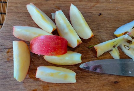 Фото шага рецепта Фрукты с сыром и орехами 174879 шаг 3  