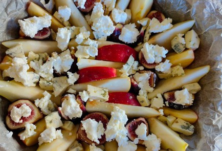 Фото шага рецепта Фрукты с сыром и орехами 174879 шаг 8  