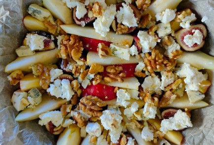 Фото шага рецепта Фрукты с сыром и орехами 174879 шаг 9  