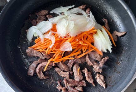 Фото шага рецепта Фунчоза с говядиной 187046 шаг 3  