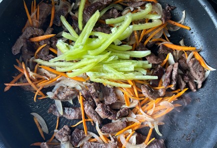 Фото шага рецепта Фунчоза с говядиной 187046 шаг 5  