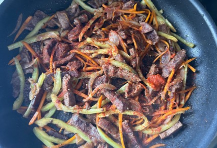 Фото шага рецепта Фунчоза с говядиной 187046 шаг 6  