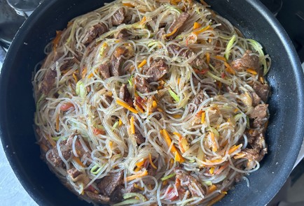 Фото шага рецепта Фунчоза с говядиной 187046 шаг 9  