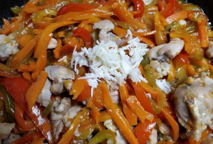 Фото шага рецепта Фунчоза с курицей и овощами 188042 шаг 8  