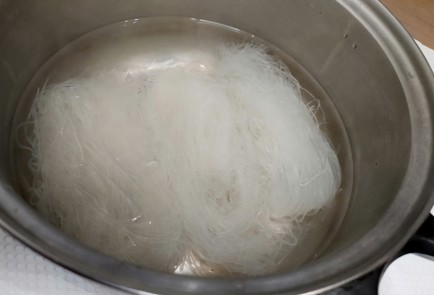 Фото шага рецепта Фунчоза с курицей и овощами 188042 шаг 9  