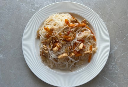 Фото шага рецепта Фунчоза с курицей 189780 шаг 10  