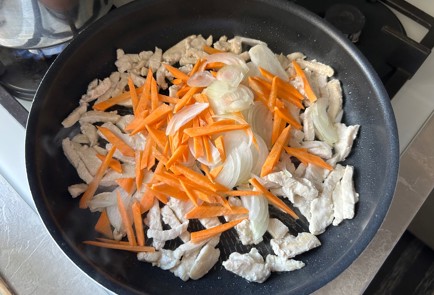 Фото шага рецепта Фунчоза с курицей 189780 шаг 7  