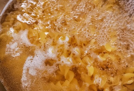 Фото шага рецепта Фузилли погречески 152758 шаг 2  