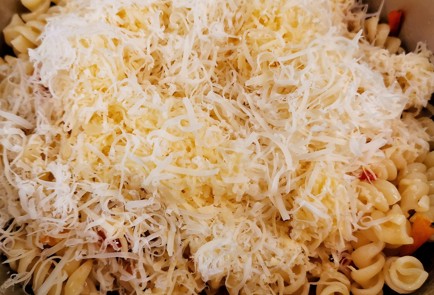 Фото шага рецепта Фузилли с помидорами черри и пармезаном 151427 шаг 13  