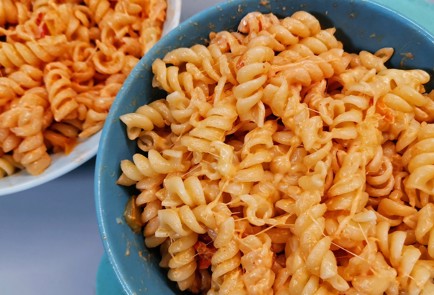 Фото шага рецепта Фузилли с помидорами черри и пармезаном 151427 шаг 17  