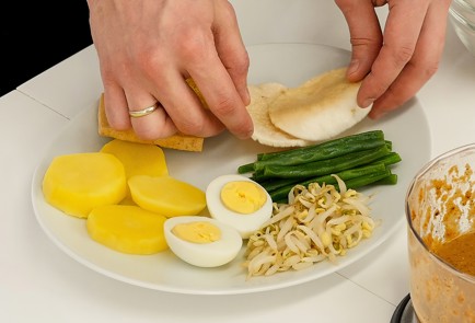 Фото шага рецепта Индонезийский салат гадогадо 114400 шаг 8  