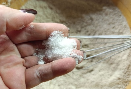 Фото шага рецепта Галета на ржаной муке с творогом шпинатом и морковью 190636 шаг 2  