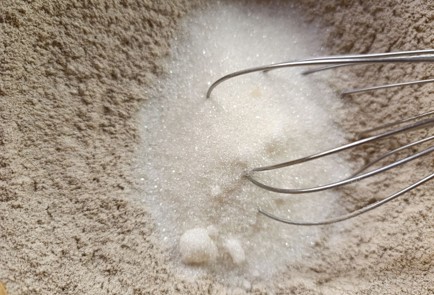 Фото шага рецепта Галета на ржаной муке с творогом шпинатом и морковью 190636 шаг 3  