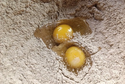 Фото шага рецепта Галета на ржаной муке с творогом шпинатом и морковью 190636 шаг 4  