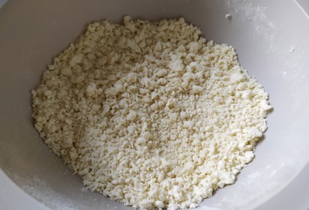 Фото шага рецепта Галета с клубникой 189388 шаг 1  